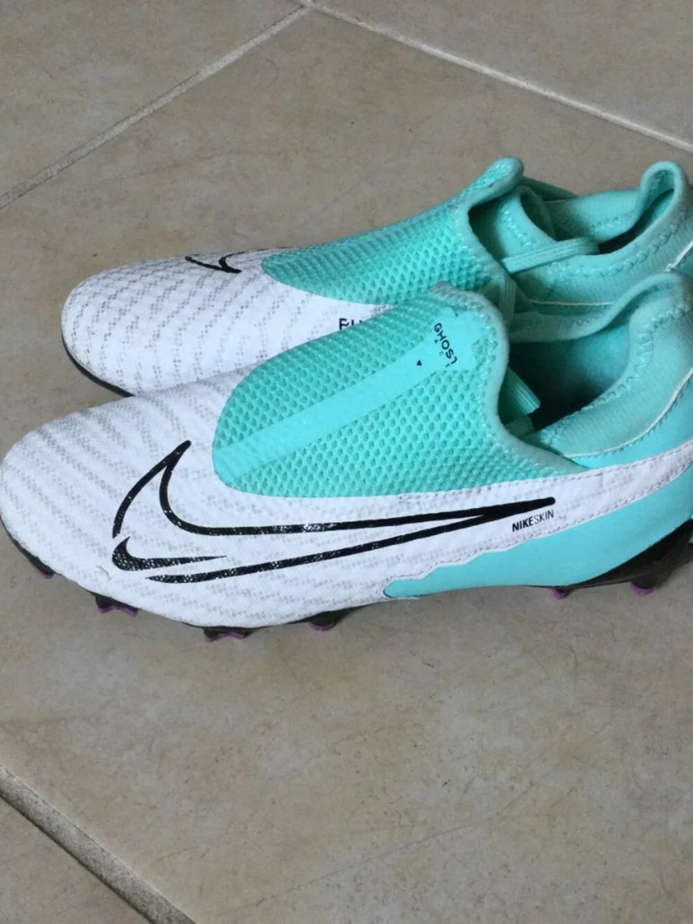 Nike Jr. Phantom GX Academy Dynamic Fit FG/MG soccer cleats white turquoise 4.5Y